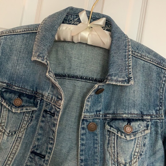 American Eagle Cropped Jean Jacket - Picture 6 of 6
